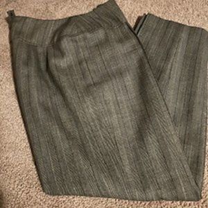 Women's Gray Stripped Pants Harve Benard Size 8 Has Black Lining Zip In Back